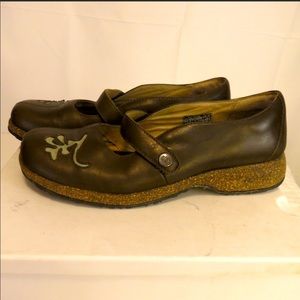 🌹🌹Teva Brown Leather Shoes Size 8🌹🌹